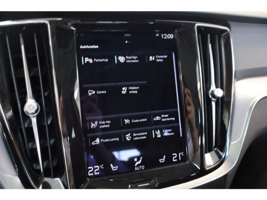 Volvo  V60 B4 197PK Momentum Business | Panoramadak | Adap Cruise | Camera | Park Assist | Carplay ActivLease financial lease