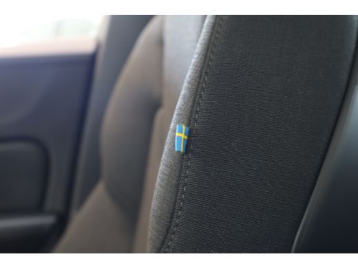 Volvo  V60 B4 197PK Momentum Business | Panoramadak | Adap Cruise | Camera | Park Assist | Carplay ActivLease financial lease