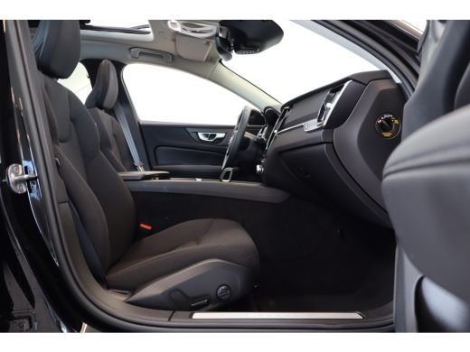 Volvo  V60 B4 197PK Momentum Business | Panoramadak | Adap Cruise | Camera | Park Assist | Carplay ActivLease financial lease