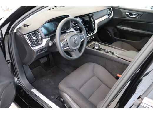 Volvo  V60 B4 197PK Momentum Business | Panoramadak | Adap Cruise | Camera | Park Assist | Carplay ActivLease financial lease