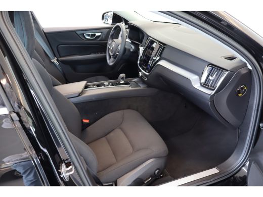 Volvo  V60 B4 197PK Momentum Business | Panoramadak | Adap Cruise | Camera | Park Assist | Carplay ActivLease financial lease