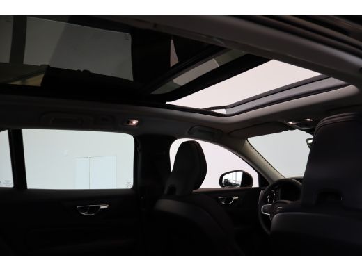 Volvo  V60 B4 197PK Momentum Business | Panoramadak | Adap Cruise | Camera | Park Assist | Carplay ActivLease financial lease