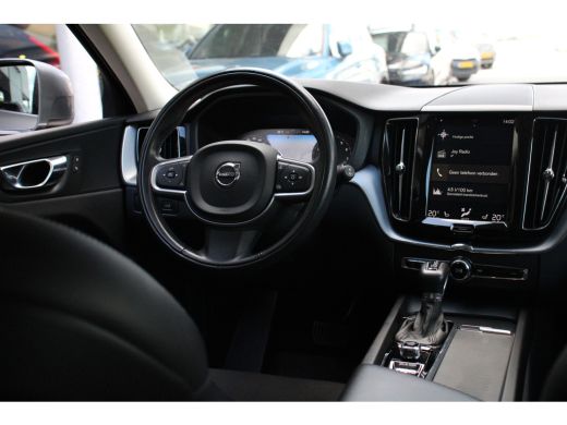 Volvo  XC60 2.0 T5 Momentum Pro | Standkachel | Adaptive Cruise | Pilot Assist | Camera | Keyless Entry | Sto... ActivLease financial lease