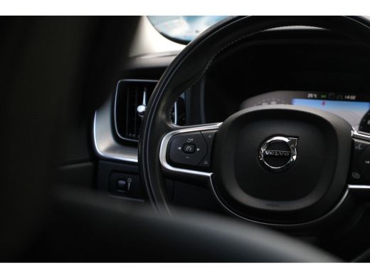 Volvo  XC60 2.0 T5 Momentum Pro | Standkachel | Adaptive Cruise | Pilot Assist | Camera | Keyless Entry | Sto... ActivLease financial lease