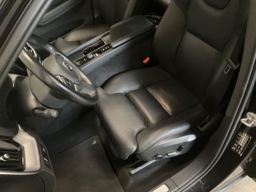 Volvo  XC60 B5 250PK Momentum Exclusive | 360º | HK Audio | panoramadak | Black Pack | Adap Cruise | Head-Up ActivLease financial lease