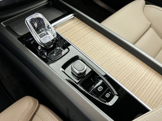 Volvo  XC60 T8 Recharge Ultra Dark | 22" | Luchtvering | Bowers & Wilkins | Getint & Gelamineerd glas | Alarm... ActivLease financial lease