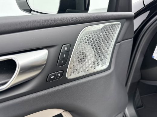 Volvo  XC60 T8 Recharge Ultra Dark | 22" | Luchtvering | Bowers & Wilkins | Getint & Gelamineerd glas | Alarm... ActivLease financial lease