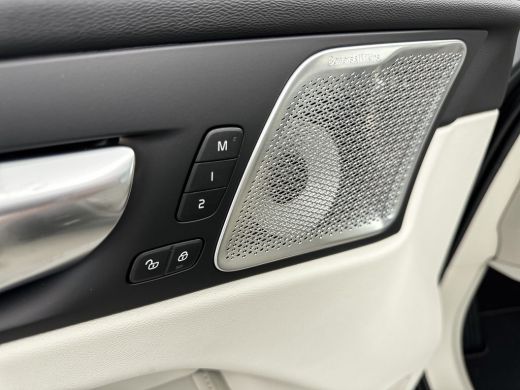 Volvo  XC60 T8 Recharge Ultra Dark | 22" | Luchtvering | Heico Spacers & Diffusor | Heico Selected Level | 36... ActivLease financial lease