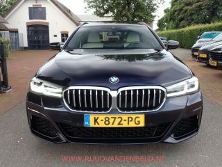 BMW 5 Serie Touring 520i LCI M-PAKKET SHADOWLINE PANODAK/COMFORTLEER/TREKHAAK