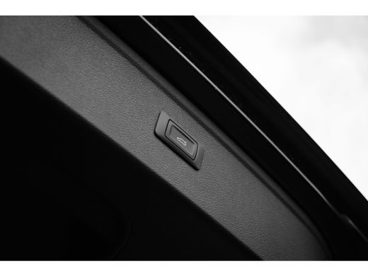 Audi Q5 S edition competition | Adaptive air suspension | Adaptive cruise control | Audi virtual cockpit ActivLease financial lease
