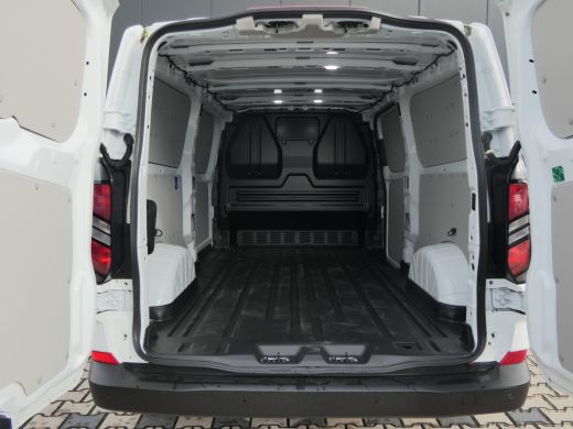 Ford Transit Custom 320 2.0 TDCI 136pk L2H1 Trend | Navigatie | Laadruimte Pakket | LED Koplampen | AGM Accu | ActivLease financial lease