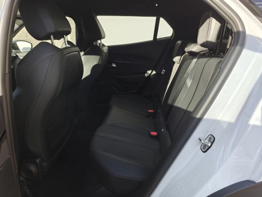 Peugeot 2008 1.2 Hybrid 136 GT | Achterbank in delen neerklapbaar | Achteruitrijcamera | Airco (automatisch) ActivLease financial lease