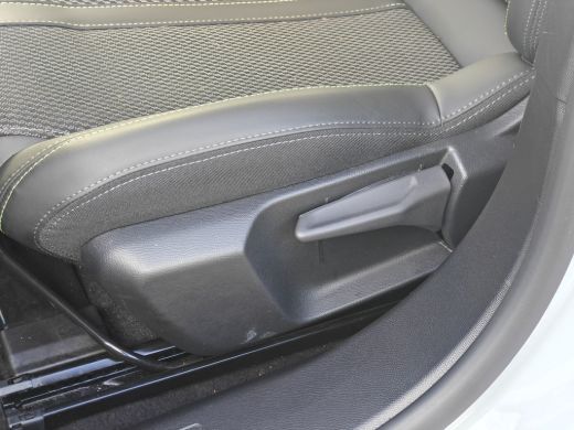 Peugeot 2008 1.2 Hybrid 136 GT | Achterbank in delen neerklapbaar | Achteruitrijcamera | Airco (automatisch) ActivLease financial lease