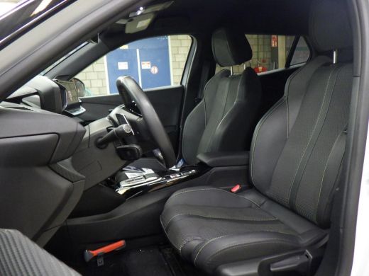 Peugeot 2008 1.2 Hybrid 136 GT | Achterbank in delen neerklapbaar | Achteruitrijcamera | Airco (automatisch) ActivLease financial lease