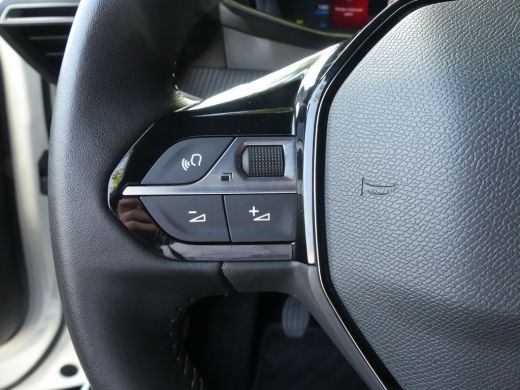 Peugeot 2008 1.2 PureTech 130PK Allure | CAMERA | STOELVERWARMING | KEYLESS ENTRY/START | ActivLease financial lease
