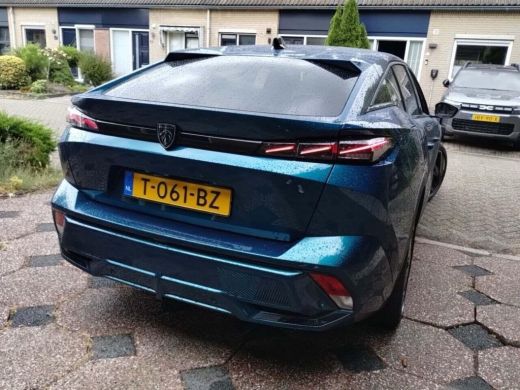 Peugeot 408 1.6 HYbrid GT 225 EAT8 First Edition | Automaat | Navigatie | Camera | Panorama/schuifdak | Focal... ActivLease financial lease