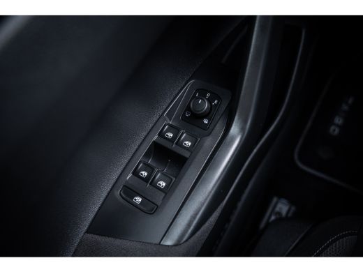 Volkswagen Taigo 1.0 TSI Life | Airco | Cruise control adaptief met Stop&Go en stuurhulp | DAB ontvanger ActivLease financial lease