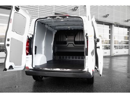 Volkswagen Transporter 2.0 TDI L1H1 28 Life | 150 pk | Camera | Lichtmetaal | Trekhaak | Betimmering | ActivLease financial lease