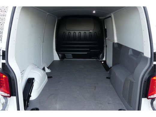 Volkswagen Transporter 2.0 TDI L2H1 30 Comfortline | Achterdeuren | Achteruitrijcamera | Airco ActivLease financial lease