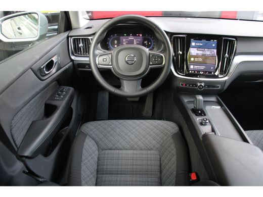Volvo  V60 2.0 B3 Essential Edition | Trekhaak | Camera | Adaptive Cruise | Stuur/stoelverwarming | 18" Velgen ActivLease financial lease