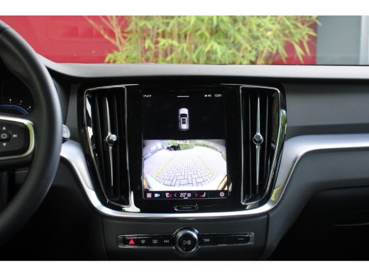 Volvo  V60 2.0 B3 Essential Edition | Trekhaak | Camera | Adaptive Cruise | Stuur/stoelverwarming | 18" Velgen ActivLease financial lease