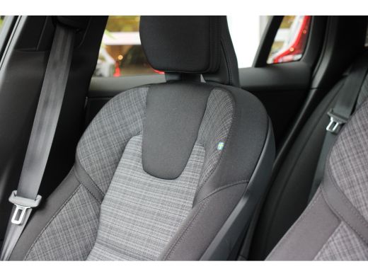 Volvo  V60 2.0 B3 Essential Edition | Trekhaak | Camera | Adaptive Cruise | Stuur/stoelverwarming | 18" Velgen ActivLease financial lease