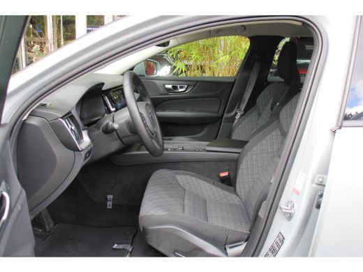 Volvo  V60 2.0 B3 Essential Edition | Trekhaak | Camera | Adaptive Cruise | Stuur/stoelverwarming | 18" Velgen ActivLease financial lease
