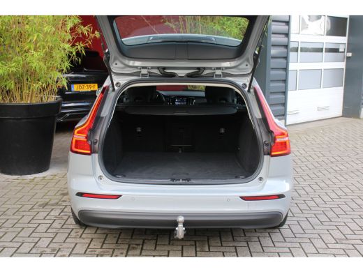 Volvo  V60 2.0 B3 Essential Edition | Trekhaak | Camera | Adaptive Cruise | Stuur/stoelverwarming | 18" Velgen ActivLease financial lease