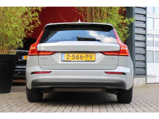 Volvo  V60 2.0 B3 Essential Edition | Trekhaak | Camera | Adaptive Cruise | Stuur/stoelverwarming | 18" Velgen ActivLease financial lease