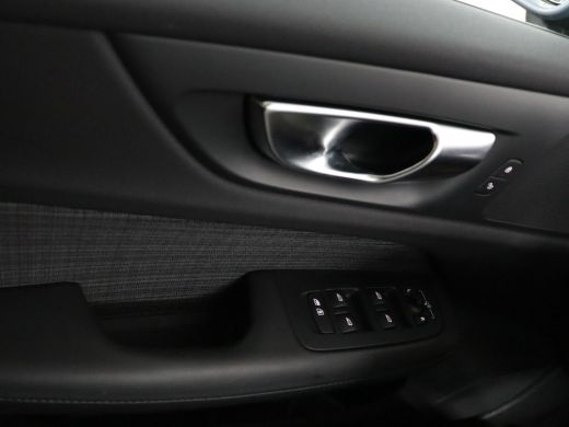 Volvo  V60 2.0 B3 Essential Edition | Stoel & stuurwielverwarming | Trekhaak | Parkassist camera | DAB+ | ActivLease financial lease
