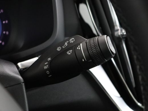 Volvo  V60 2.0 B3 Essential Edition | Stoel & stuurwielverwarming | Trekhaak | Parkassist camera | DAB+ | ActivLease financial lease