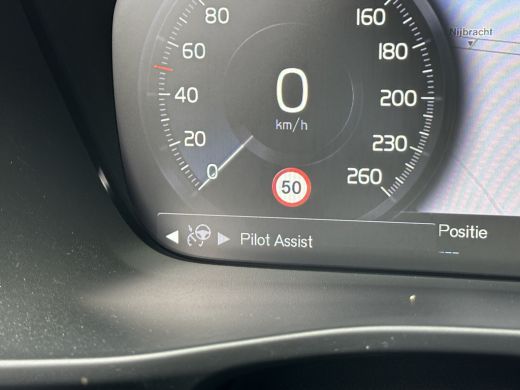 Volvo  XC40 2.0 B3 Momentum Business | Achteruitrijcamera | Apple Carplay/Android Auto|telefoonintegratie pre... ActivLease financial lease