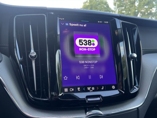 Volvo  XC60 T8 Plug-in hybrid AWD Ultra Dark | Trekhaak | Panoramadak | Luchtvering | 360 Camera | Leder | He... ActivLease financial lease