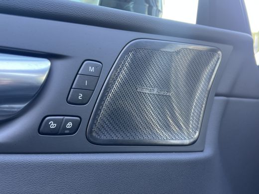 Volvo  XC60 T8 Plug-in hybrid AWD Ultra Dark | Trekhaak | Panoramadak | Luchtvering | 360 Camera | Leder | He... ActivLease financial lease