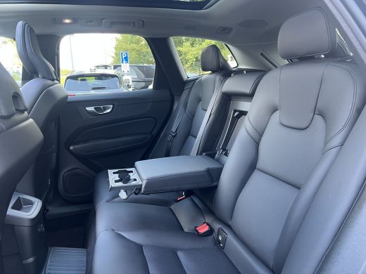 Volvo  XC60 T8 Plug-in hybrid AWD Ultra Dark | Trekhaak | Panoramadak | Luchtvering | 360 Camera | Leder | He... ActivLease financial lease