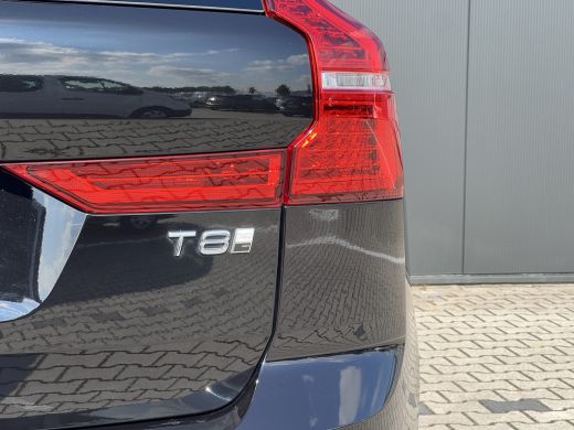 Volvo  XC60 T8 Plug-in hybrid AWD Ultra Dark | Trekhaak | Panoramadak | Luchtvering | 360 Camera | Leder | He... ActivLease financial lease