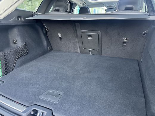 Volvo  XC60 T8 Plug-in hybrid AWD Ultra Dark | Trekhaak | Panoramadak | Luchtvering | 360 Camera | Leder | He... ActivLease financial lease