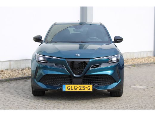 Alfa Romeo Junior Elettrica Speciale 54 kWh / Navigatie / Camera / Dodehoek / Stoelverwarmd / Keyless / Adapt. Crui... ActivLease financial lease