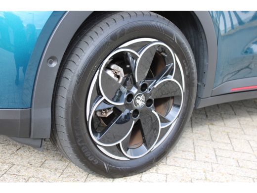 Alfa Romeo Junior Elettrica Speciale 54 kWh / Navigatie / Camera / Dodehoek / Stoelverwarmd / Keyless / Adapt. Crui... ActivLease financial lease