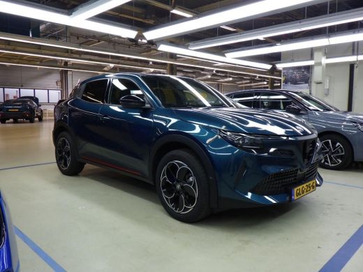 Alfa Romeo Junior Elettrica Speciale 54 kWh | Achteruitrijcamera | Cruise control adaptief met Stop&Go en stuurhulp... ActivLease financial lease