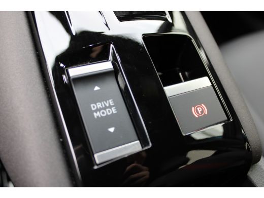 Alfa Romeo Junior Elettrica Speciale 54 kWh / Navigatie / Camera / Dodehoek / Stoelverwarmd / Keyless / Adapt. Crui... ActivLease financial lease