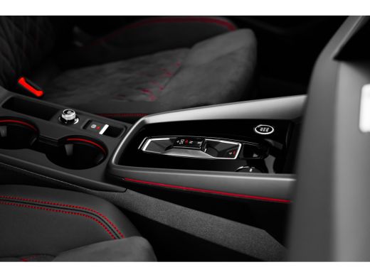 Audi A3 Sportback 45 TFSI e S edition Competition 272PK | SONOS Audio | Trekhaak | Dinamica-microvezel en... ActivLease financial lease