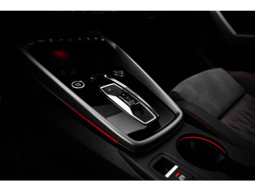 Audi A3 Sportback 45 TFSI e S edition Competition 272PK | SONOS Audio | Trekhaak | Dinamica-microvezel en... ActivLease financial lease