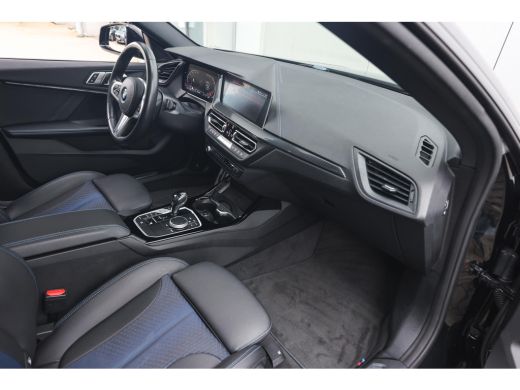 BMW 2 Serie 218i High Executive M Sport Automaat / Panoramadak / Sportstoelen / LED / Stoelverwarming / M Spo... ActivLease financial lease