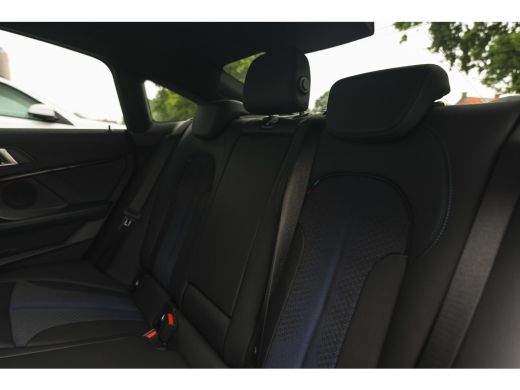 BMW 2 Serie 218i High Executive M Sport Automaat / Panoramadak / Sportstoelen / LED / Stoelverwarming / M Spo... ActivLease financial lease