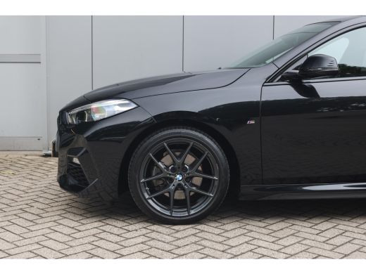 BMW 2 Serie 218i High Executive M Sport Automaat / Panoramadak / Sportstoelen / LED / Stoelverwarming / M Spo... ActivLease financial lease