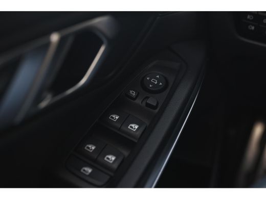 BMW 3 Serie 320i High Executive M Sport Automaat / Schuif-Kanteldak / Sportstoelen / Achteruitrijcamera / M A... ActivLease financial lease