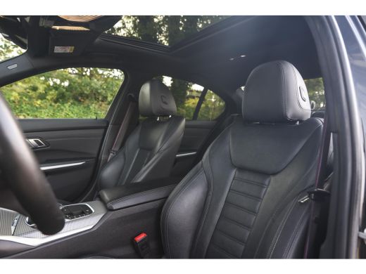 BMW 3 Serie 320i High Executive M Sport Automaat / Schuif-Kanteldak / Sportstoelen / Achteruitrijcamera / M A... ActivLease financial lease