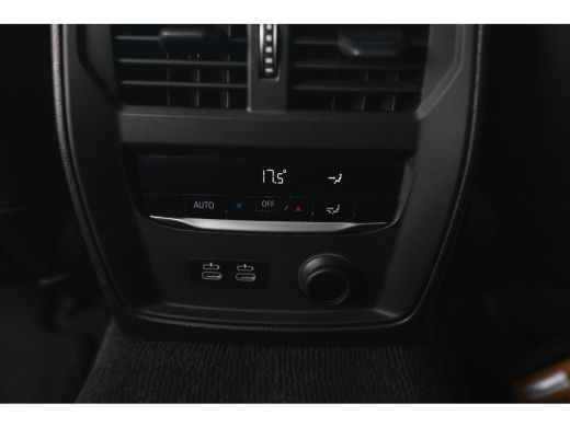 BMW 3 Serie 320i High Executive M Sport Automaat / Schuif-Kanteldak / Sportstoelen / Achteruitrijcamera / M A... ActivLease financial lease
