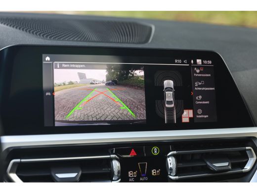 BMW 3 Serie 320i High Executive M Sport Automaat / Schuif-Kanteldak / Sportstoelen / Achteruitrijcamera / M A... ActivLease financial lease